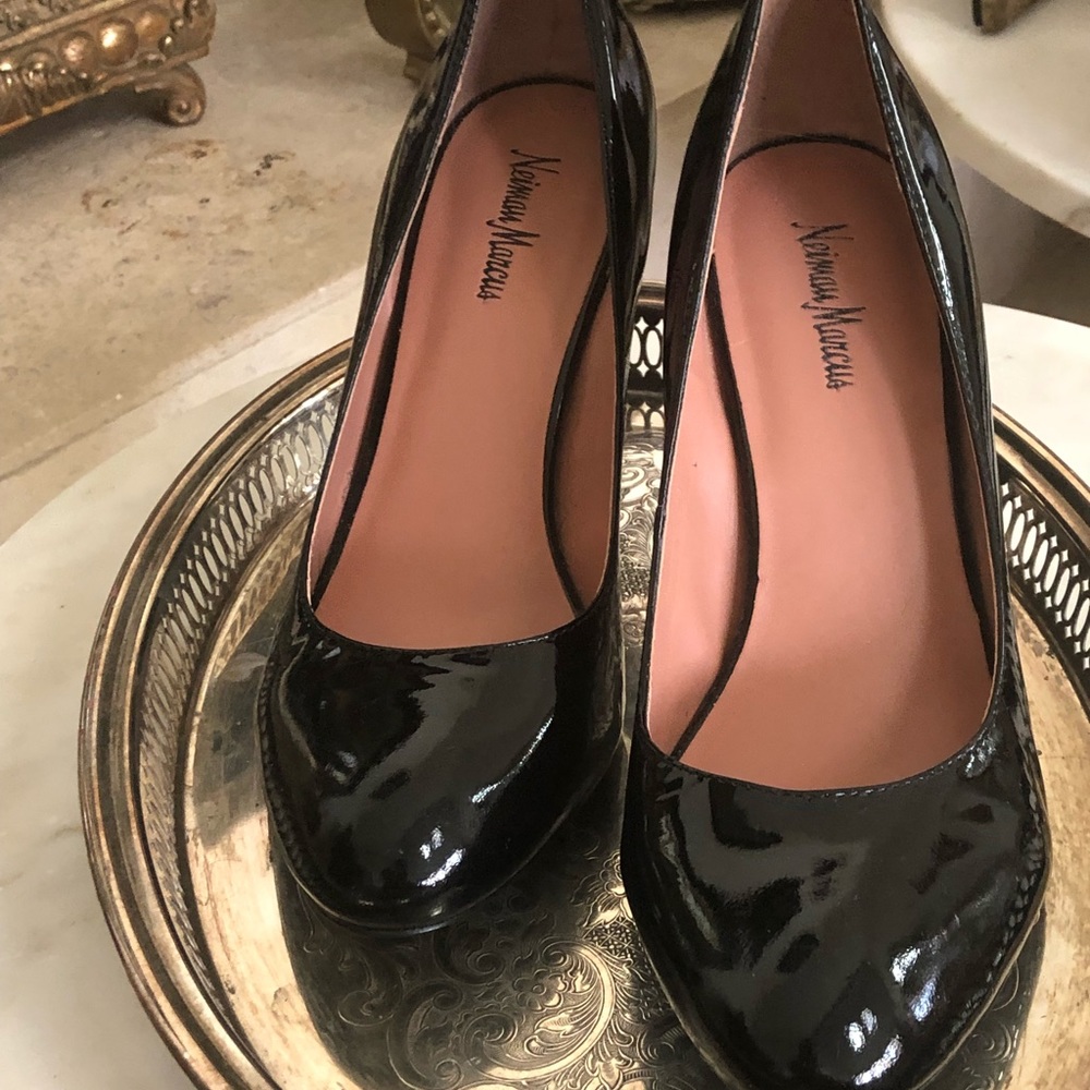 ⭐️SALE⭐️ Neiman Marcus Patent Leather 4” Heels - Picture 2 of 5
